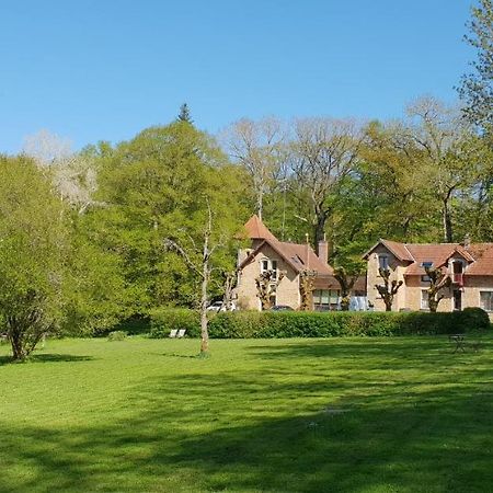 Gite Dans Un Domaine Historique Chevreuse Exterior foto