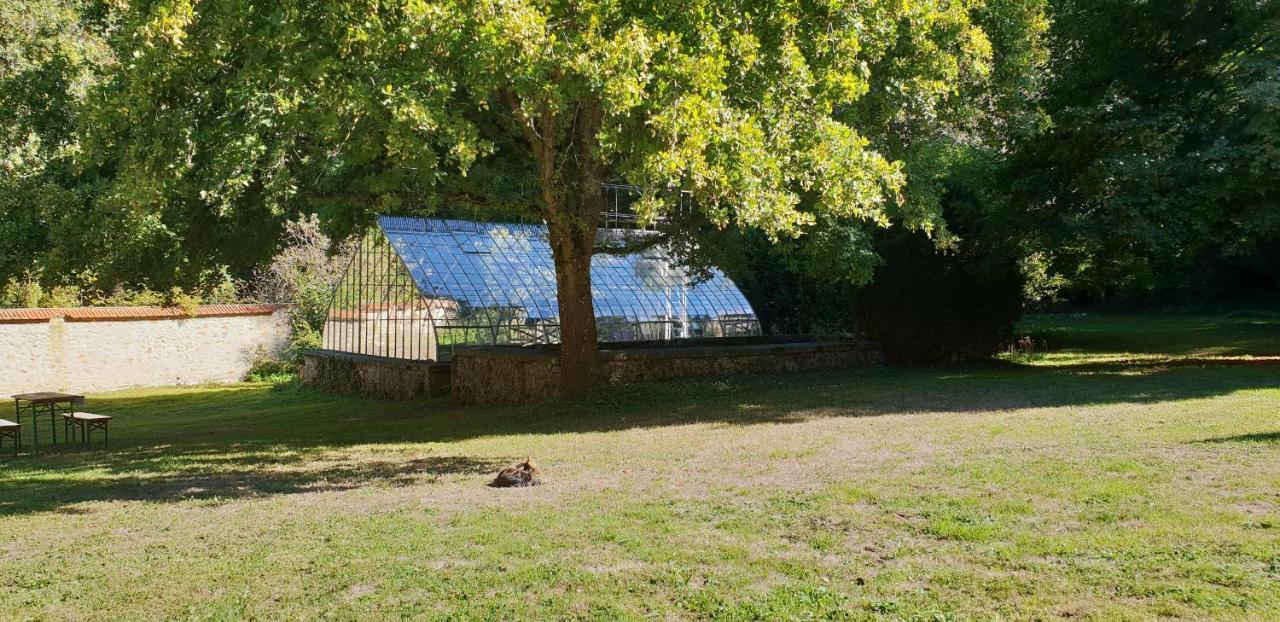Gite Dans Un Domaine Historique Chevreuse Exterior foto